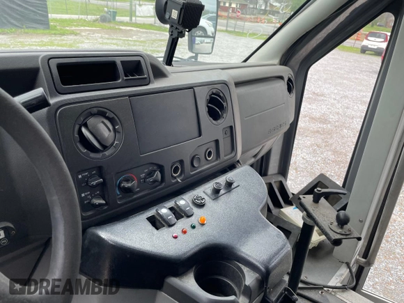 2018 Ford Econoline Cargo with VIN 1FDFE4FSXJDC36091, listed as a Copart auction lot 52462305 with 222,508 mi miles and Clean Title. Bid and sale history available at DreamBid. Image 5.