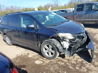 2018 Toyota Sienna LE Auto Access Seat with VIN 5TDKZ3DC1JS949043, listed as a IAAI auction lot 41529026 with 277,095 mi miles and . Bid and sale history available at DreamBid. Image 13.