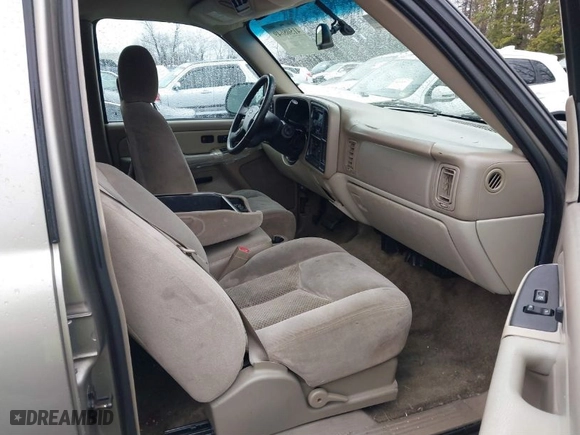 2003 Chevrolet Suburban LT with VIN 3GNFK16Z23G208162, listed as a IAAI auction lot 41508649 with 329,695 mi miles. Bid and sale history available at carsss.com. Image 5.