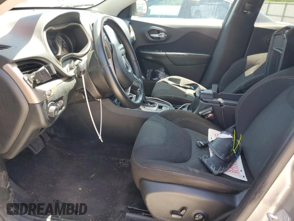 2016 Jeep Cherokee Latitude with VIN 1C4PJMCS9GW199329, listed as a Copart auction lot 61696245 with 62,280 mi miles and Salvage title. Bid and sale history available at DreamBid. Image 7.
