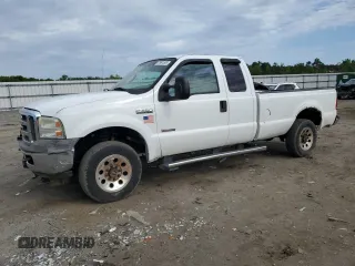 2005 Ford F-250 XL z VIN 1FTSX21P45ED31783, wystawiony jako Copart lot #57981395 z przebiegiem 174 726 mil mil oraz Czysty tytuł • Clean title. Historia ofert i sprzedaży dostępna na DreamBid. Obrazek 1.