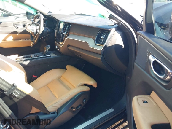 2018 Volvo XC60 Inscription with VIN YV4A22RL2J1081874, listed as a IAAI auction lot 41330217 with 100,611 mi miles. Bid and sale history available at carsss.com. Image 5.