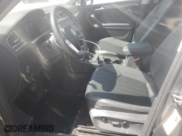 2023 Volkswagen Tiguan SE z VIN 3VVMB7AX6PM022898, wystawiony jako Copart lot #56828825 z przebiegiem 83 822 mil mil oraz Szkoda całkowita • Salvage title. Historia ofert i sprzedaży dostępna na DreamBid. Obrazek 7.