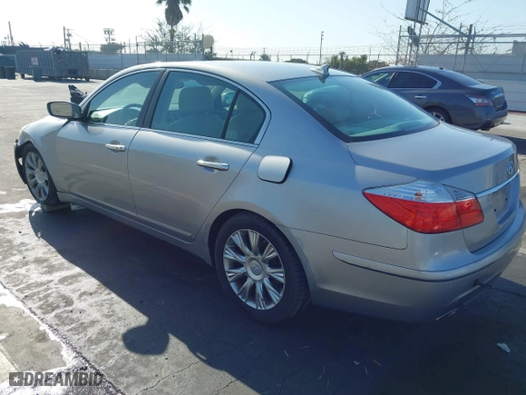 2009 Hyundai Genesis with VIN KMHGC46E59U046506, listed as a IAAI auction lot 41990191 with 86,791 mi miles. Bid and sale history available at carsss.com. Image 3.
