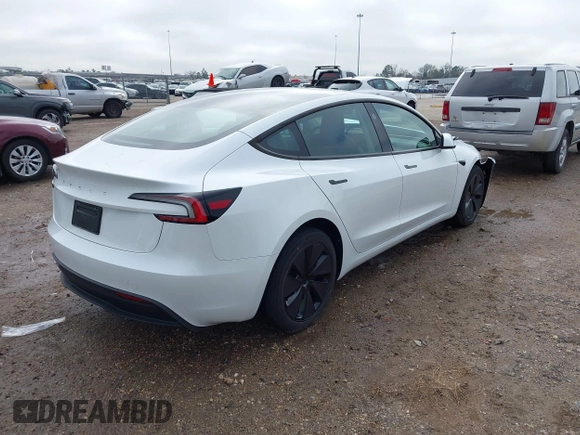2025 Tesla Model 3 Long Range z VIN 5YJ3E1EB9SF904223, wystawiony jako IAAI lot #41611201 z przebiegiem 690 mil mil oraz . Historia ofert i sprzedaży dostępna na DreamBid. Obrazek 4.