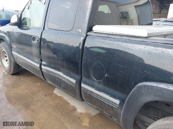 2000 Chevrolet Silverado 1500 LT with VIN 1GCEK19T8YE262334, listed as a IAAI auction lot 41824425 with NaN miles. Bid and sale history available at carsss.com. Image 6.