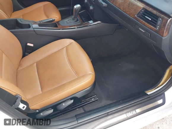 2011 BMW 3 Series 328i z VIN WBAPH7G58BNN07149, wystawiony jako IAAI lot #42514285 z przebiegiem 120 534 mil mil oraz . Historia ofert i sprzedaży dostępna na DreamBid. Obrazek 5.