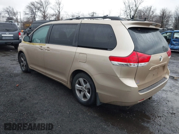 2011 Toyota Sienna LE AAS with VIN 5TDKK3DCXBS096325, listed as a IAAI auction lot 40997772 with 192,742 mi miles. Bid and sale history available at carsss.com. Image 3.