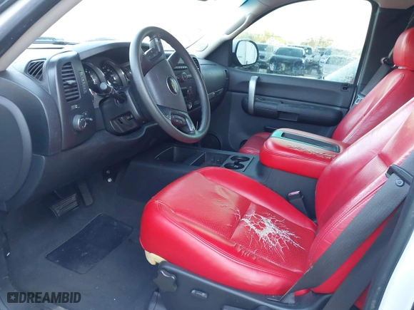 2007 Chevrolet Silverado 1500 LT w/1LT with VIN 1GCEK19J57Z507841, listed as a IAAI auction lot 41767893 with 334,294 mi miles. Bid and sale history available at carsss.com. Image 5.