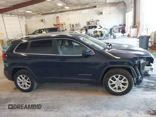 2014 Jeep Cherokee Latitude z VIN 1C4PJMCS2EW219949, wystawiony jako IAAI lot #42221418 z przebiegiem 74 961 mil mil oraz . Historia ofert i sprzedaży dostępna na DreamBid. Obrazek 13.