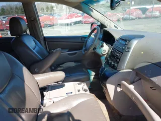 2006 Toyota Sienna LE with VIN 5TDBA23C46S060554, listed as a IAAI auction lot 41791667 with 286,359 mi miles. Bid and sale history available at carsss.com. Image 5.