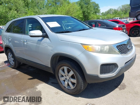 2011 Kia Sorento LX with VIN 5XYKTCA18BG029011, listed as a IAAI auction lot 42101307 with 158,762 mi miles. Bid and sale history available at carsss.com. Image 1.