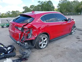 2018 Alfa Romeo Stelvio z VIN ZASFAKAN8J7B82205, wystawiony jako IAAI lot #42228471 z przebiegiem 67 968 mil mil oraz . Historia ofert i sprzedaży dostępna na DreamBid. Obrazek 4.
