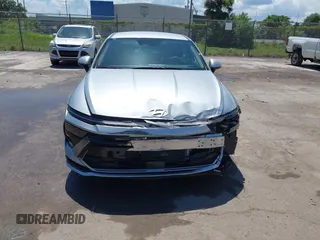 2025 Hyundai Sonata SEL z VIN KMHL64JAXSA452153, wystawiony jako IAAI lot #42481619 z przebiegiem 9 287 mil mil oraz . Historia ofert i sprzedaży dostępna na DreamBid. Obrazek 12.