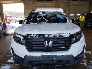 2025 Honda Passport Black Edition z VIN 5FNYF8H84SB003594, wystawiony jako IAAI lot #41582469 z przebiegiem Nie podano mil oraz . Historia ofert i sprzedaży dostępna na DreamBid. Obrazek 11.