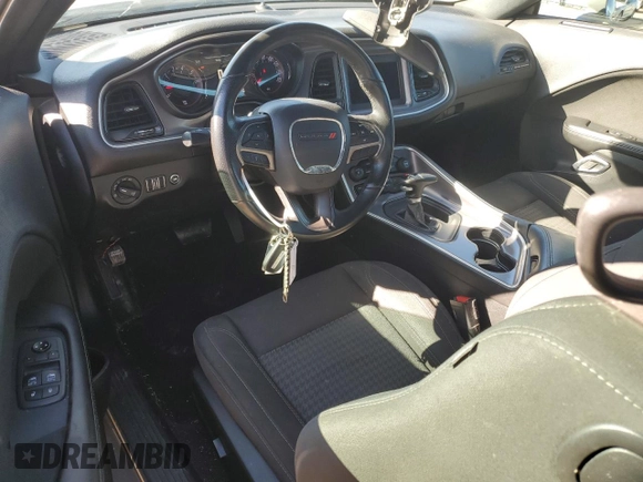 2019 Dodge Challenger SXT z VIN 2C3CDZAG4KH521999, wystawiony jako Copart lot #42093645 z przebiegiem 83 704 mil mil oraz Szkoda całkowita • Salvage title. Historia ofert i sprzedaży dostępna na DreamBid. Obrazek 8.