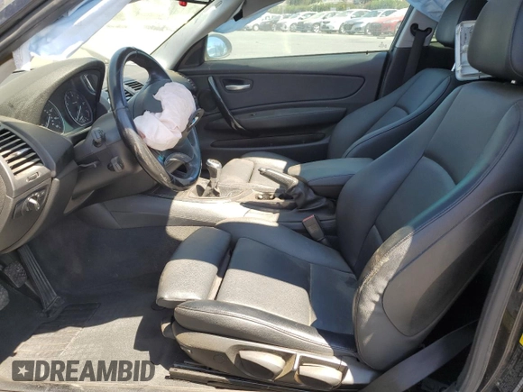 2009 BMW 1 Series 128i z VIN WBAUP73579VF06955, wystawiony jako Copart lot #68562684 z przebiegiem Nie podano mil oraz Szkoda całkowita • Salvage title. Historia ofert i sprzedaży dostępna na DreamBid. Obrazek 7.