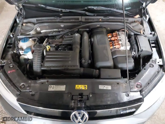 2013 Volkswagen Jetta Sedan Hybrid SE with VIN 3VW637AJ4DM268776, listed as a IAAI auction lot 39229918 with 167,870 mi miles. Bid and sale history available at carsss.com. Image 10.