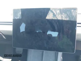 2024 Tesla Model 3 z VIN 5YJ3E1EA4RF735729, wystawiony jako IAAI lot #41964387 z przebiegiem Nie podano mil oraz . Historia ofert i sprzedaży dostępna na DreamBid. Obrazek 16.