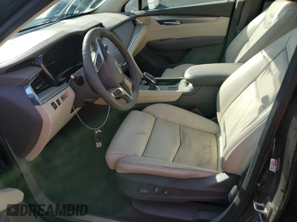 2017 Cadillac XT5 Premium Luxury AWD z VIN 1GYKNERS7HZ111416, wystawiony jako Copart lot #47649025 z przebiegiem Nie podano mil oraz Szkody całkowita. Historia ofert i sprzedaży dostępna na DreamBid. Obrazek 7.