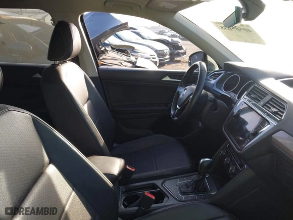 2021 Volkswagen Tiguan SE with VIN 3VV3B7AX0MM129887, listed as a IAAI auction lot 40565638 with 84,790 mi miles. Bid and sale history available at carsss.com. Image 5.