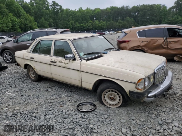 1984 Mercedes-Benz 300 D с VIN WDBAB33A4EA064403, выставлен на аукционе Copart как лот 57552434 с пробегом 173 024 миль миль и На запчасти • Non repairable. История ставок и продаж доступна на DreamBid. Изображение 4.