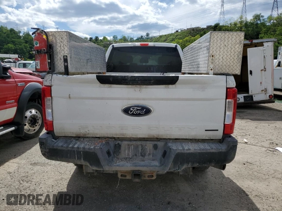 2019 Ford F-250 XL with VIN 1FT7W2B60KEC69079, listed as a Copart auction lot 57605395 with 142,011 mi miles and Clean title. Bid and sale history available at DreamBid. Image 6.