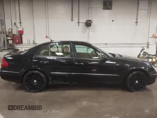 2007 Mercedes-Benz E-Class 3.5L with VIN WDBUF87XX7X214060, listed as a IAAI auction lot 41199590 with 136,011 mi miles. Bid and sale history available at carsss.com. Image 12.