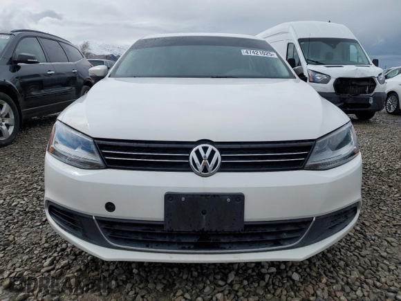 2013 Volkswagen Jetta SE with VIN 3VWDP7AJ6DM360239, listed as a Copart auction lot 47421025 with 119,596 mi miles and Salvage title. Bid and sale history available at DreamBid. Image 5.