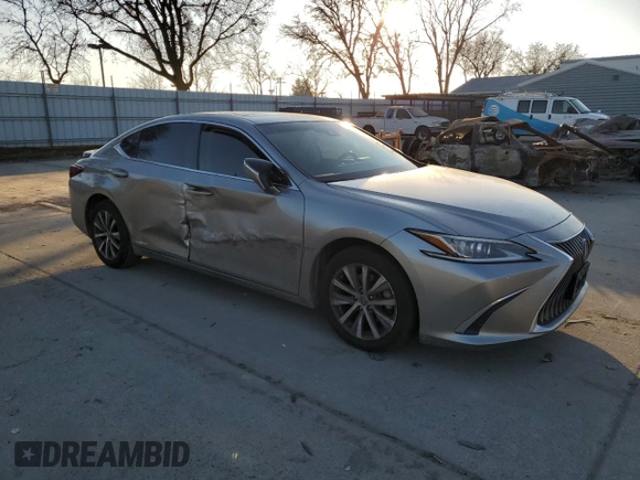2019 Lexus ES 300h z VIN 58AB21B16KU002771, wystawiony jako Copart lot #43169845 z przebiegiem 115 611 mil mil oraz Szkoda całkowita • Salvage title. Historia ofert i sprzedaży dostępna na DreamBid. Obrazek 4.