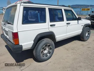 1996 Jeep Cherokee SE with VIN 1J4FT28S7TL307603, listed as a IAAI auction lot 42087278 with 141,994 mi miles. Bid and sale history available at carsss.com. Image 4.