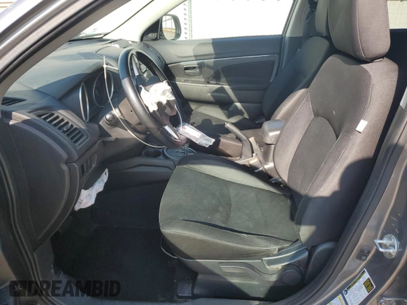 2015 Mitsubishi Outlander ES z VIN 4A4AP3AUXFE054428, wystawiony jako Copart lot #55333135 z przebiegiem 167 823 mil mil oraz Szkoda całkowita • Salvage title. Historia ofert i sprzedaży dostępna na DreamBid. Obrazek 7.