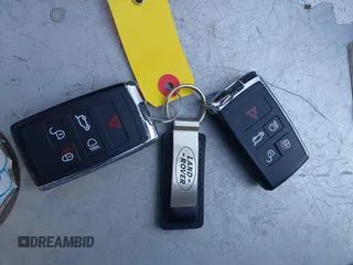 2025 Land Rover Range Rover Velar S с VIN SALYJ2EX1SA393398, выставлен на аукционе IAAI как лот 41149949 с пробегом 6 491 миль миль и . История ставок и продаж доступна на DreamBid. Изображение 11.