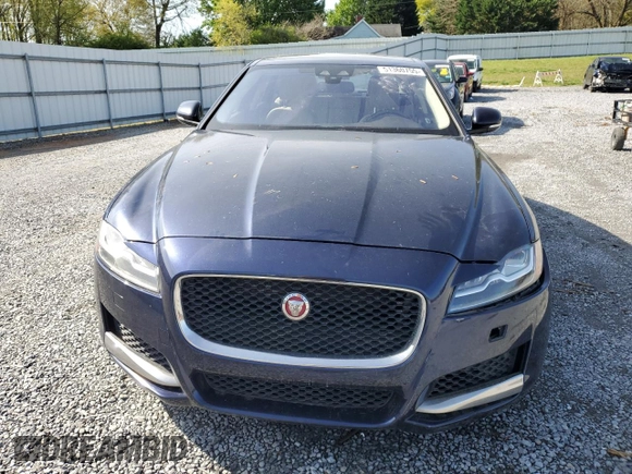 2016 Jaguar XF 35t Prestige z VIN SAJBK4BV1GCY23758, wystawiony jako Copart lot #51360755 z przebiegiem 168 684 mil mil oraz Czysty tytuł • Clean title. Historia ofert i sprzedaży dostępna na DreamBid. Obrazek 5.