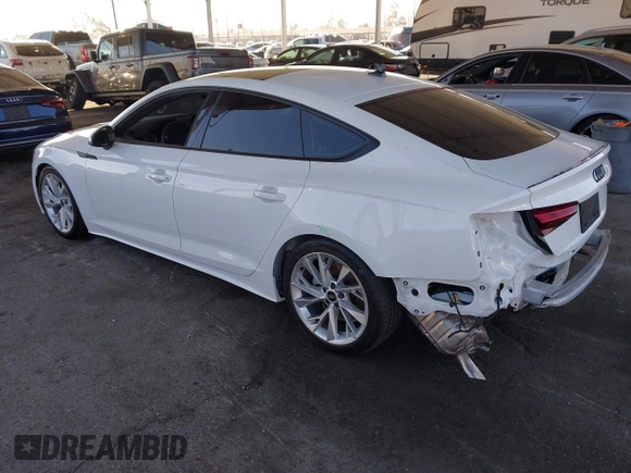 2023 Audi A5 Sportback Premium z VIN WAUABCF5XPA056452, wystawiony jako IAAI lot #41644537 z przebiegiem 14 918 mil mil oraz . Historia ofert i sprzedaży dostępna na DreamBid. Obrazek 3.
