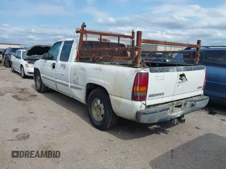 2002 GMC Sierra 1500 SLE z VIN 2GTEC19V121373380, wystawiony jako IAAI lot #42372128 z przebiegiem 319 144 mil mil oraz . Historia ofert i sprzedaży dostępna na DreamBid. Obrazek 3.