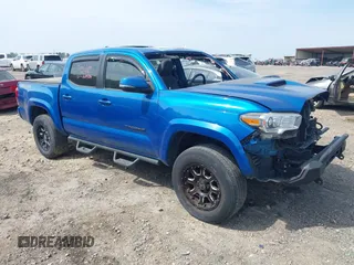 2017 Toyota Tacoma SR5 z VIN 5TFCZ5AN4HX065947, wystawiony jako IAAI lot #42017419 z przebiegiem Nie podano mil oraz . Historia ofert i sprzedaży dostępna na DreamBid. Obrazek 1.