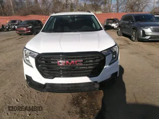 2024 GMC Terrain SLE z VIN 3GKALMEG4RL394079, wystawiony jako IAAI lot #41888389 z przebiegiem 572 mil mil oraz . Historia ofert i sprzedaży dostępna na DreamBid. Obrazek 12.