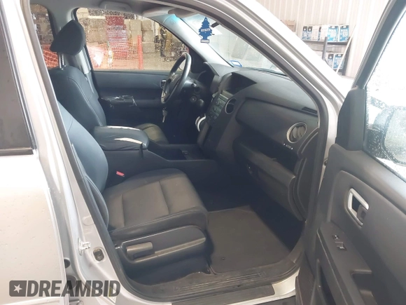 2011 Honda Pilot EX with VIN 5FNYF3H44BB022324, listed as a IAAI auction lot 42199376 with 277,735 mi miles and . Bid and sale history available at carsss.com. Image 5.