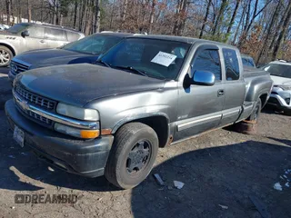 2001 Chevrolet Silverado 1500 LS with VIN 2GCEC19V711258782, listed as a IAAI auction lot 41352234 with 184,348 mi miles. Bid and sale history available at carsss.com. Image 2.