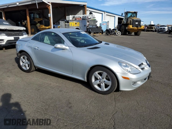 2008 Mercedes-Benz SLK-Class 3.0L with VIN WDBWK54F08F187697, listed as a Copart auction lot 47500965 with 111,885 mi miles and Salvage Title. Bid and sale history available at carsss.com. Image 4.