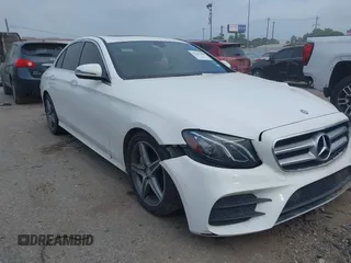 2017 Mercedes-Benz E 300 Luxury z VIN WDDZF4JB5HA029065, wystawiony jako IAAI lot #42247489 z przebiegiem 146 454 mil mil oraz . Historia ofert i sprzedaży dostępna na DreamBid. Obrazek 1.