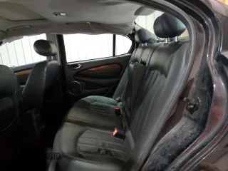 2003 Jaguar X-Type 3.0L z VIN SAJEA51C33WD25630, wystawiony jako Copart lot #57795475 z przebiegiem 135 514 mil mil oraz Szkody całkowita. Historia ofert i sprzedaży dostępna na DreamBid. Obrazek 10.