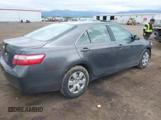 2008 Toyota Camry LE z VIN 4T4BE46K98R035264, wystawiony jako IAAI lot #42271383 z przebiegiem 260 977 mil mil oraz . Historia ofert i sprzedaży dostępna na DreamBid. Obrazek 4.