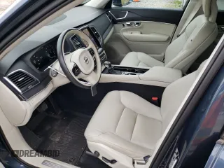 2020 Volvo XC90 Momentum with VIN YV4102PK6L1604039, listed as a Copart auction lot 69500212 with 24,914 mi miles. Bid and sale history available at carsss.com. Image 7.