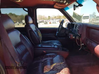 1999 Chevrolet Suburban with VIN 3GNEC16R0XG137834, listed as a IAAI auction lot 41853492 with 296,147 mi miles. Bid and sale history available at carsss.com. Image 5.