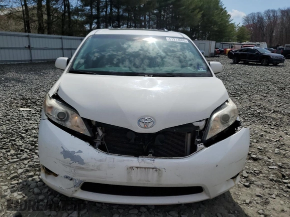 2011 Toyota Sienna XLE with VIN 5TDDK3DC1BS010411, listed as a Copart auction lot 51213065 with 174,214 mi miles and Salvage title. Bid and sale history available at DreamBid. Image 5.