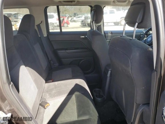 2014 Jeep Patriot Latitude with VIN 1C4NJRFB1ED820782, listed as a Copart auction lot 48082135 with 188,562 mi miles and Salvage Title. Bid and sale history available at carsss.com. Image 11.