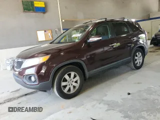 2012 Kia Sorento LX z VIN 5XYKT4A60CG238343, wystawiony jako Copart lot #57530375 z przebiegiem 268 748 mil mil oraz Czysty tytuł • Clean title. Historia ofert i sprzedaży dostępna na DreamBid. Obrazek 1.