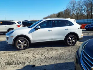 2016 Porsche Cayenne z VIN WP1AA2A2XGKA09945, wystawiony jako IAAI lot #41645654 z przebiegiem 79 327 mil mil oraz . Historia ofert i sprzedaży dostępna na DreamBid. Obrazek 14.